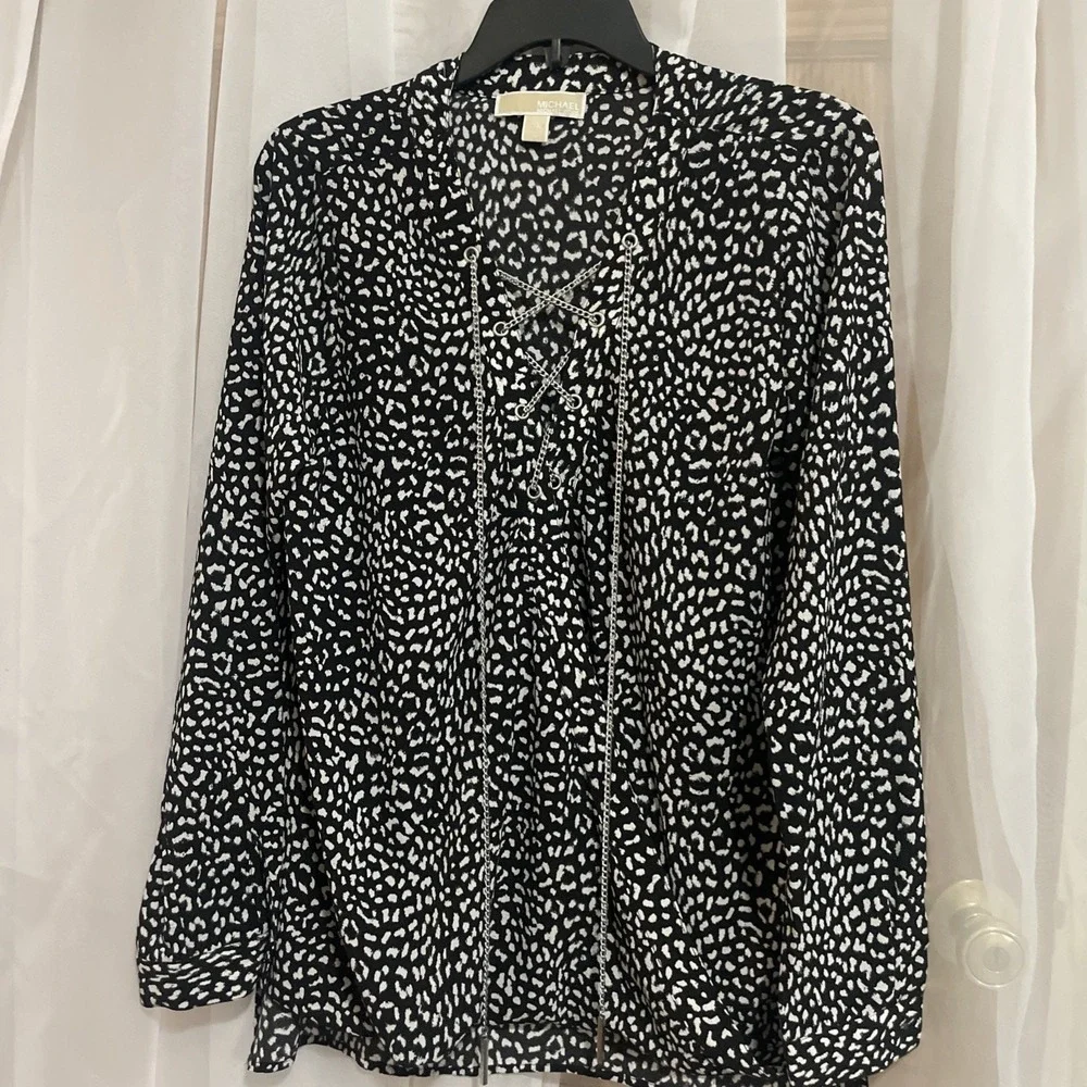 Michael Kors Blouse M Black White‎ Blouse Silver Chain Tie Top GORGEOUS